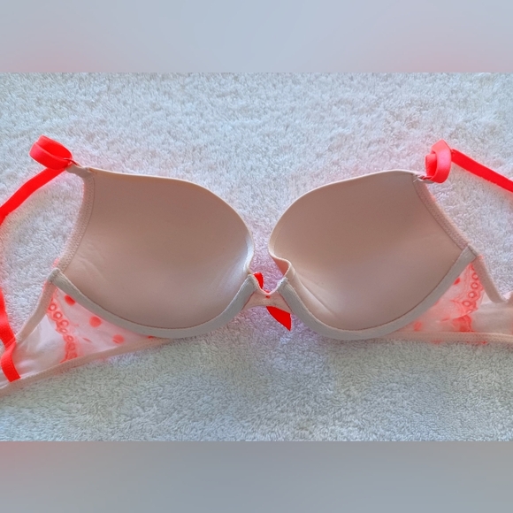 Victoria's Secret Push Up Padded Bra, Size 32D - Picture 8 of 16